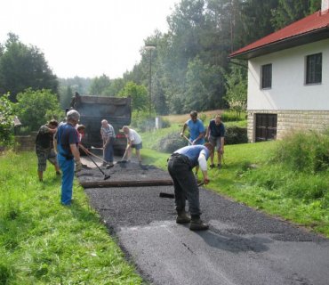 Oprava silnice v Brodku